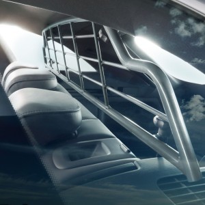 Kratka oddzielająca do bagażnika